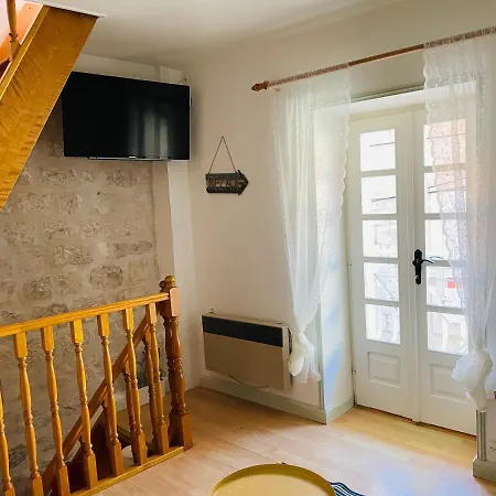 شقة Authentic Stone House تروغير
