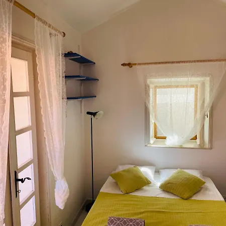 Authentic Stone House Apartment Trogir